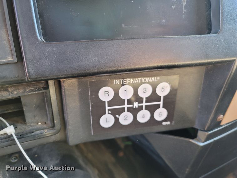 image for item LN9693 1994 International 4700  crane truck