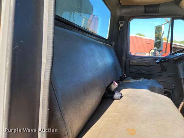 image for item LN9693 1994 International 4700  crane truck