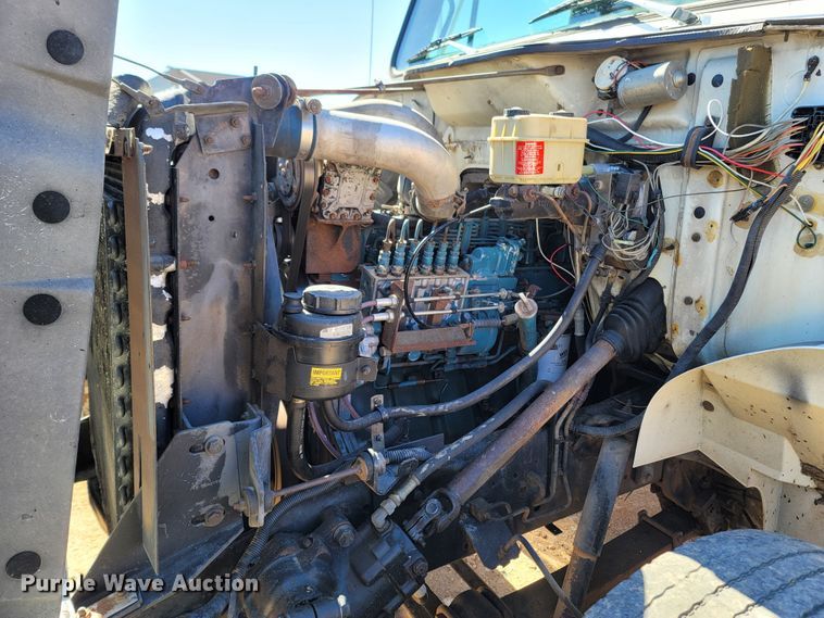 image for item LN9693 1994 International 4700  crane truck