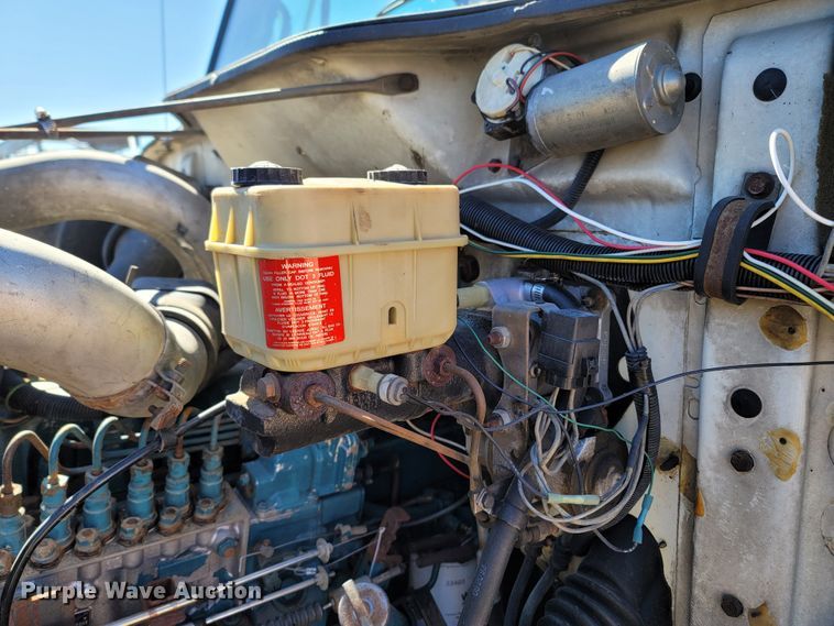 image for item LN9693 1994 International 4700  crane truck