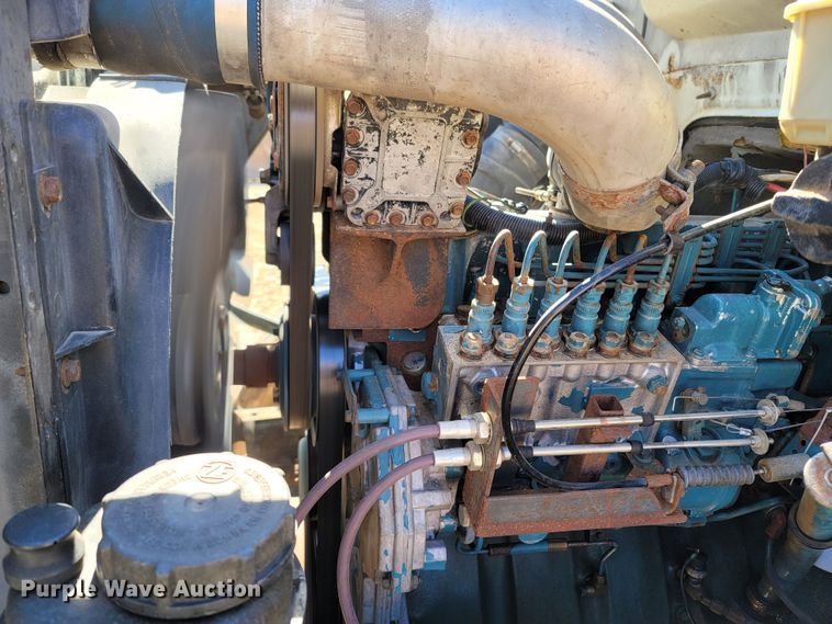 image for item LN9693 1994 International 4700  crane truck