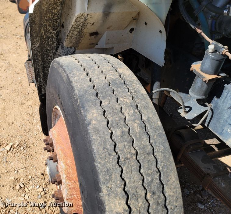 image for item LN9693 1994 International 4700  crane truck