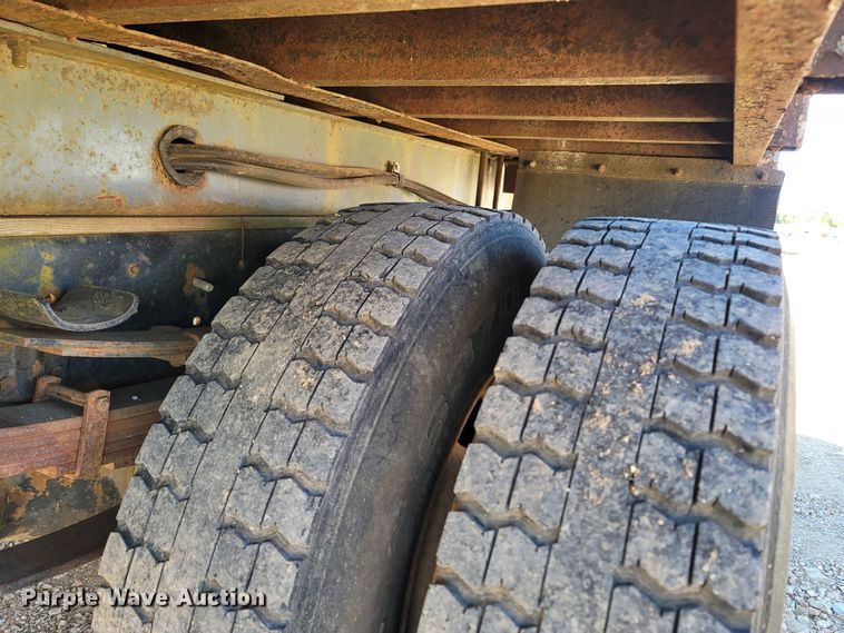 image for item LN9693 1994 International 4700  crane truck