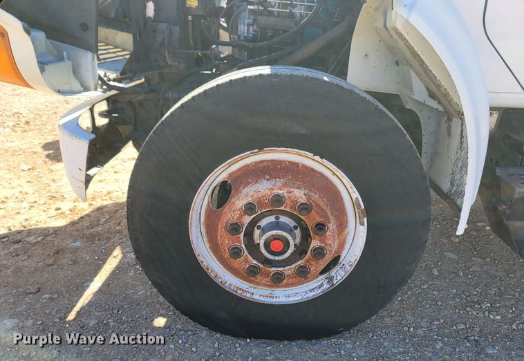 image for item LN9693 1994 International 4700  crane truck