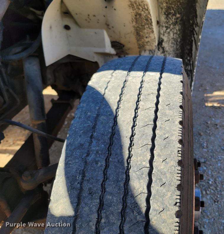 image for item LN9693 1994 International 4700  crane truck