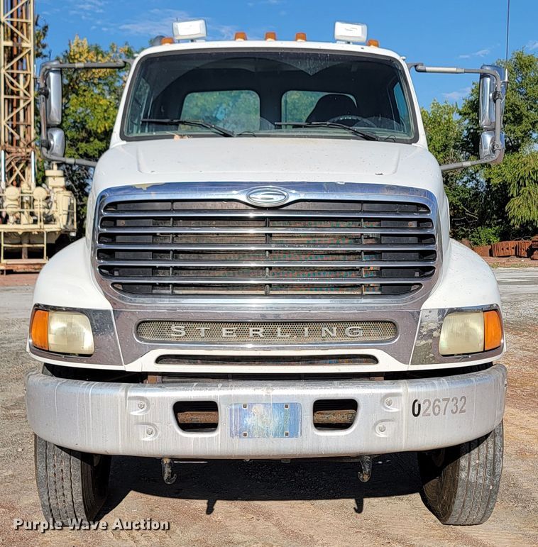 image for item LO9054 2007 Sterling LT9500  semi truck