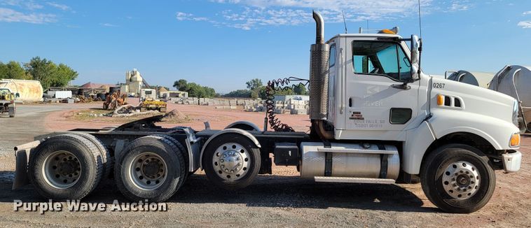 image for item LO9054 2007 Sterling LT9500  semi truck