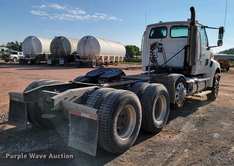 image for item LO9054 2007 Sterling LT9500  semi truck