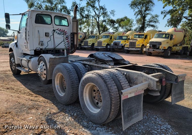 image for item LO9054 2007 Sterling LT9500  semi truck