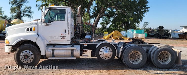 image for item LO9054 2007 Sterling LT9500  semi truck