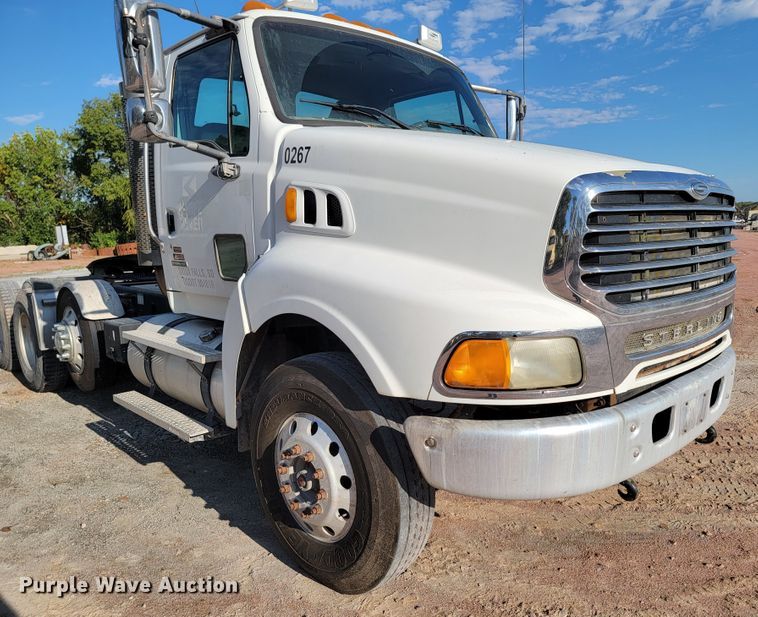 image for item LO9054 2007 Sterling LT9500  semi truck
