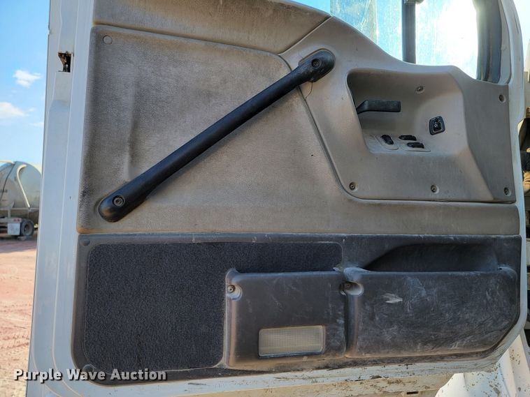 image for item LO9054 2007 Sterling LT9500  semi truck