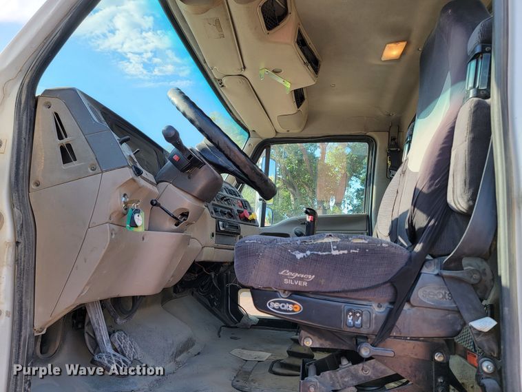 image for item LO9054 2007 Sterling LT9500  semi truck