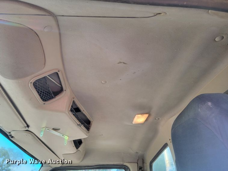 image for item LO9054 2007 Sterling LT9500  semi truck