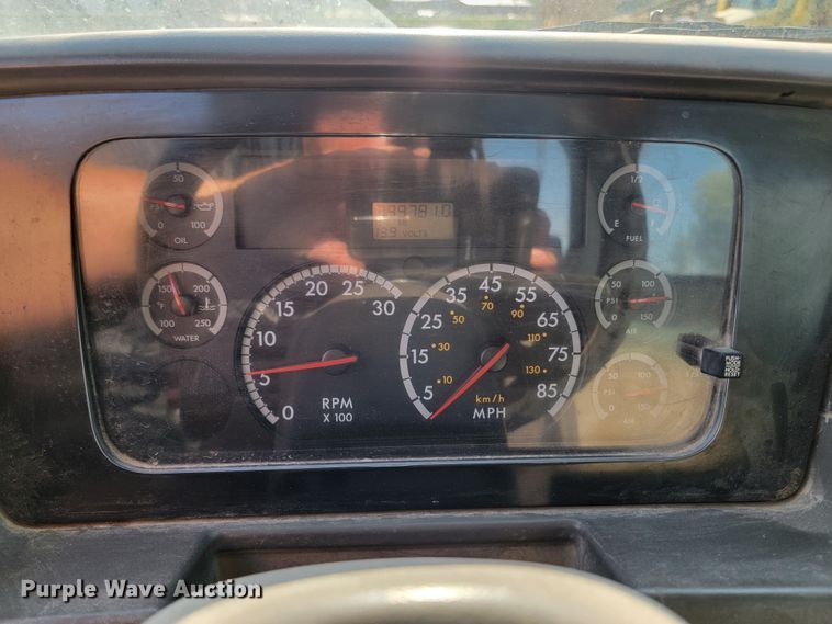 image for item LO9054 2007 Sterling LT9500  semi truck