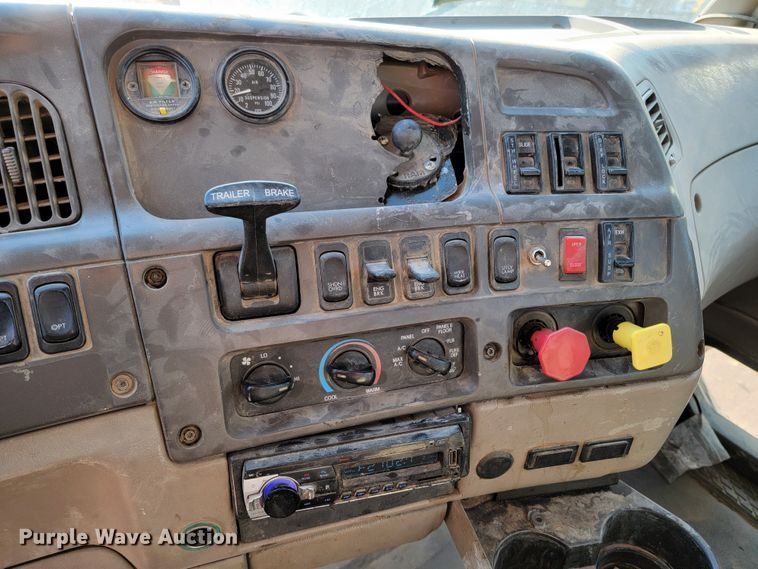 image for item LO9054 2007 Sterling LT9500  semi truck