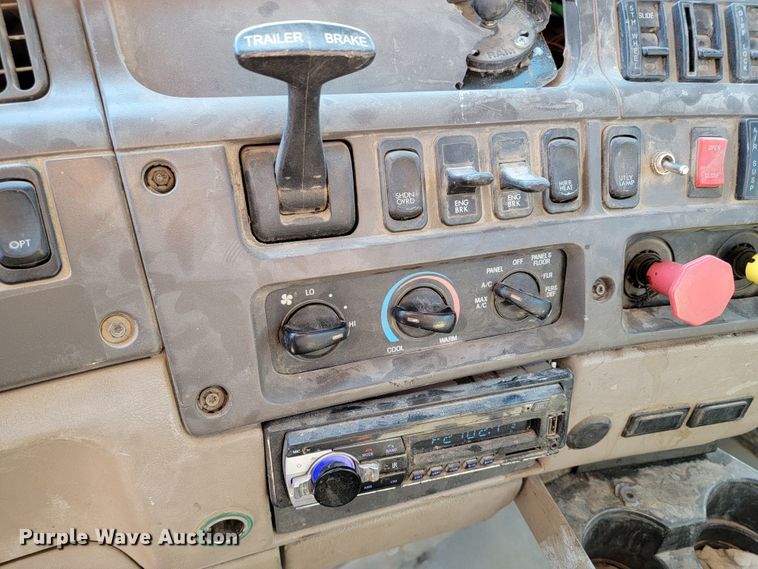 image for item LO9054 2007 Sterling LT9500  semi truck