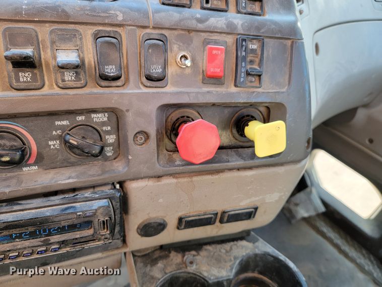 image for item LO9054 2007 Sterling LT9500  semi truck