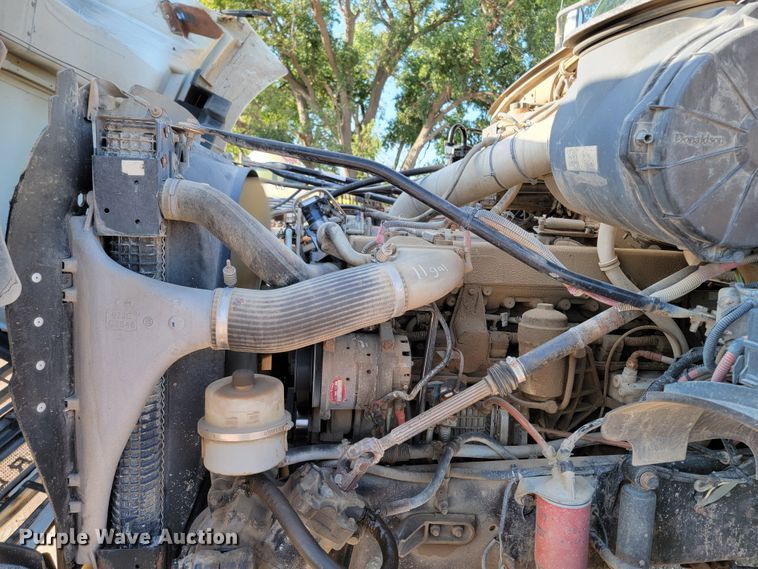 image for item LO9054 2007 Sterling LT9500  semi truck