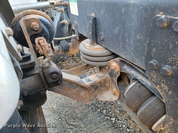 image for item LO9054 2007 Sterling LT9500  semi truck