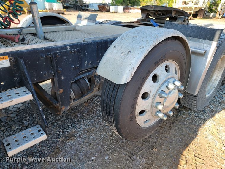 image for item LO9054 2007 Sterling LT9500  semi truck