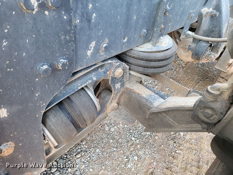 image for item LO9054 2007 Sterling LT9500  semi truck