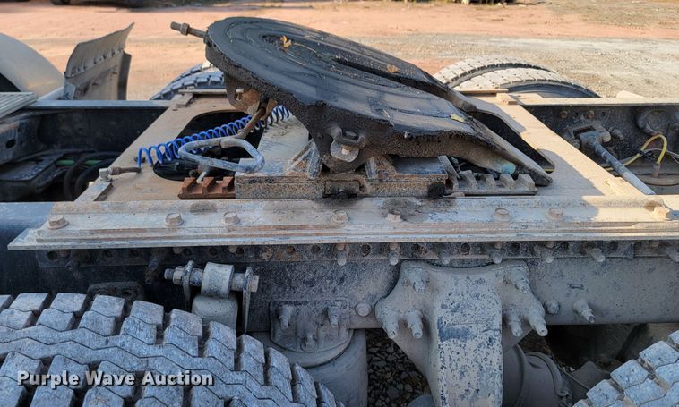 image for item LO9054 2007 Sterling LT9500  semi truck