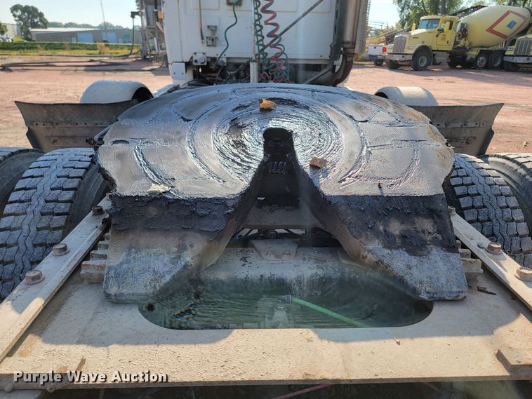 image for item LO9054 2007 Sterling LT9500  semi truck