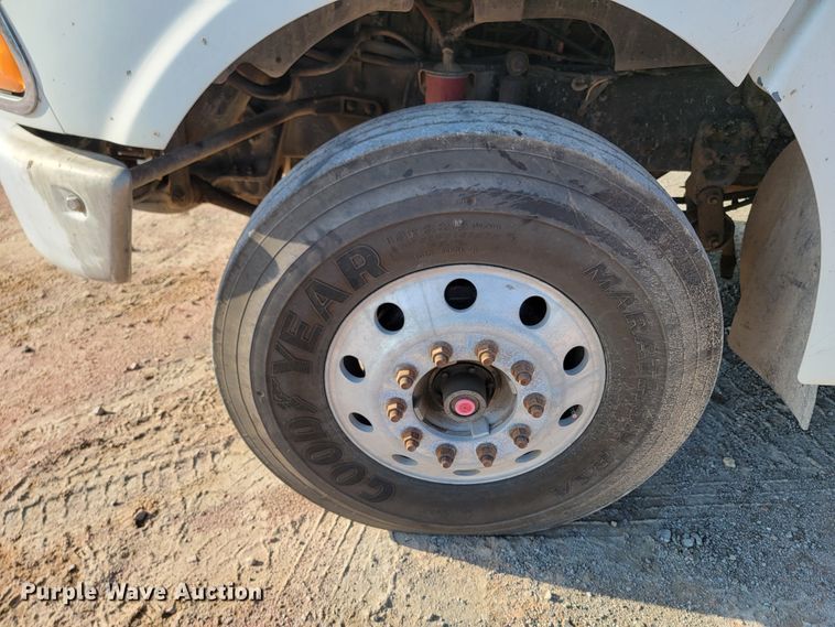 image for item LO9054 2007 Sterling LT9500  semi truck