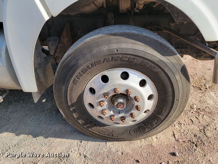 image for item LO9054 2007 Sterling LT9500  semi truck