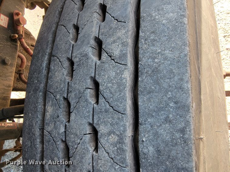 image for item LO9054 2007 Sterling LT9500  semi truck