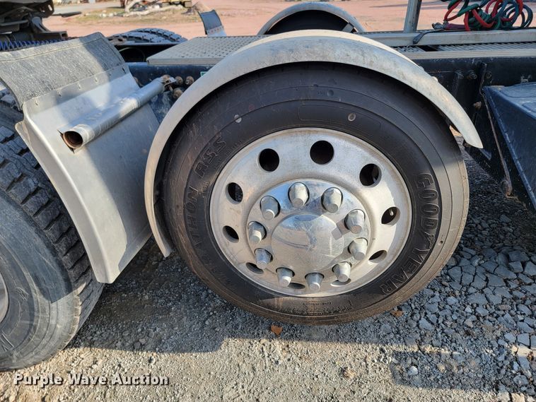 image for item LO9054 2007 Sterling LT9500  semi truck