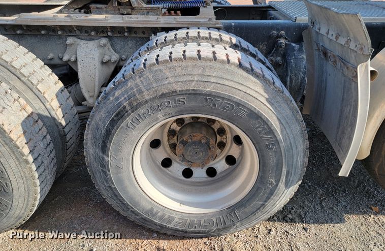 image for item LO9054 2007 Sterling LT9500  semi truck