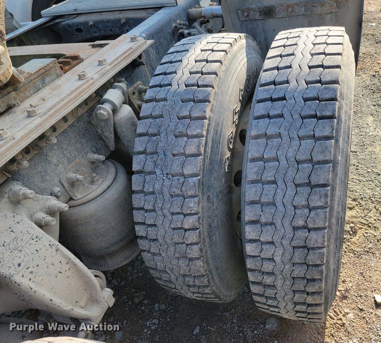 image for item LO9054 2007 Sterling LT9500  semi truck