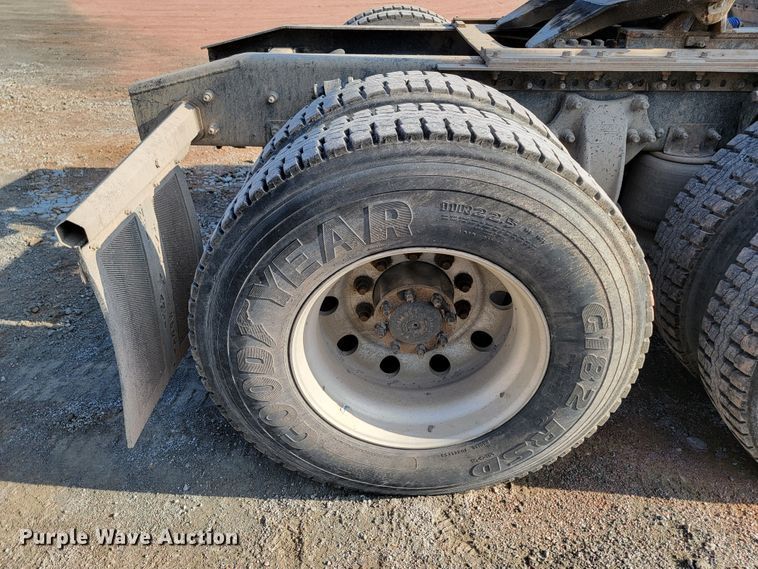 image for item LO9054 2007 Sterling LT9500  semi truck