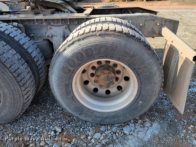 image for item LO9054 2007 Sterling LT9500  semi truck