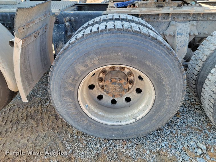 image for item LO9054 2007 Sterling LT9500  semi truck