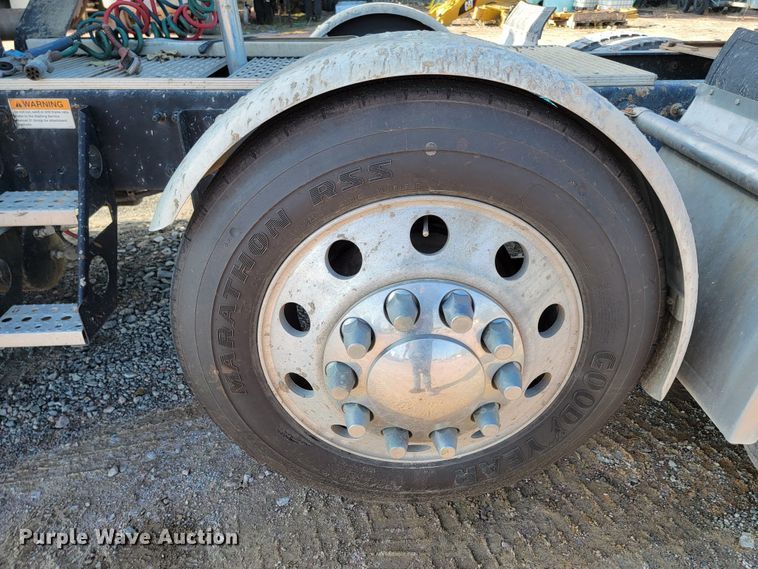 image for item LO9054 2007 Sterling LT9500  semi truck