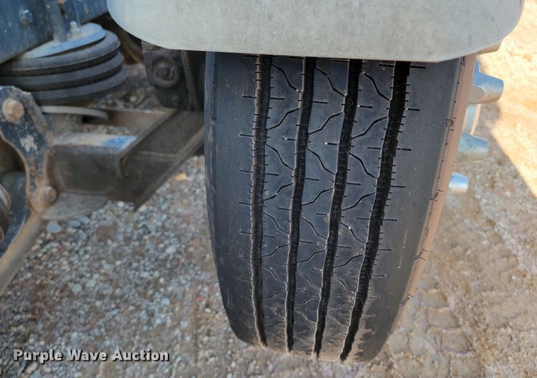 image for item LO9054 2007 Sterling LT9500  semi truck