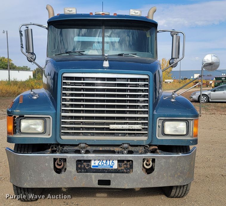 image for item LO9237 2010 Mack CHU613  semi truck