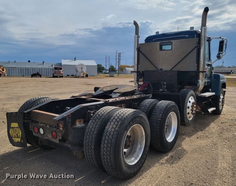 image for item LO9237 2010 Mack CHU613  semi truck