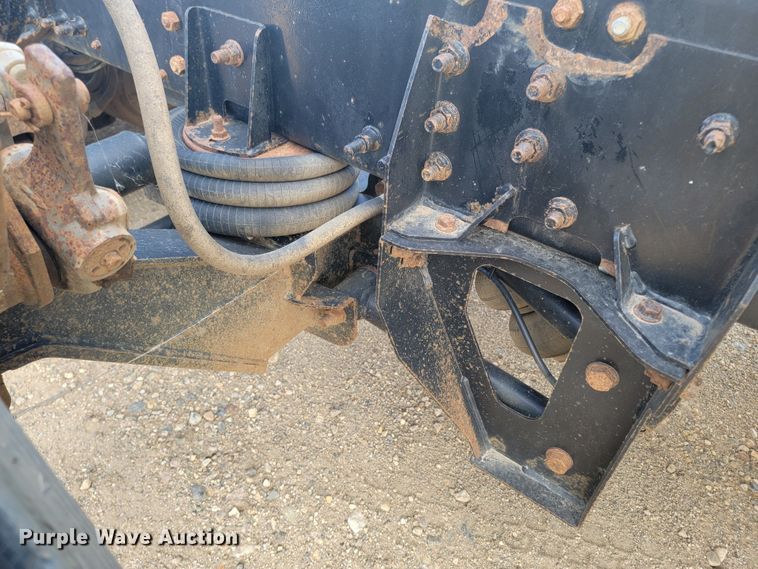 image for item LO9237 2010 Mack CHU613  semi truck