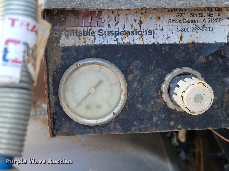 image for item LO9237 2010 Mack CHU613  semi truck