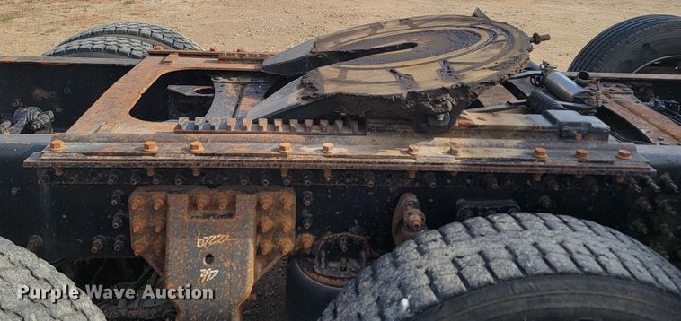 image for item LO9237 2010 Mack CHU613  semi truck