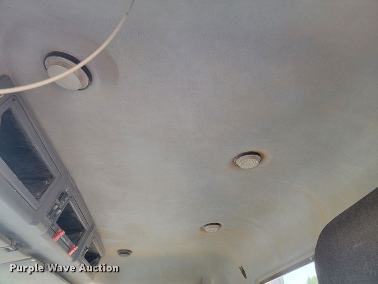 image for item LO9237 2010 Mack CHU613  semi truck