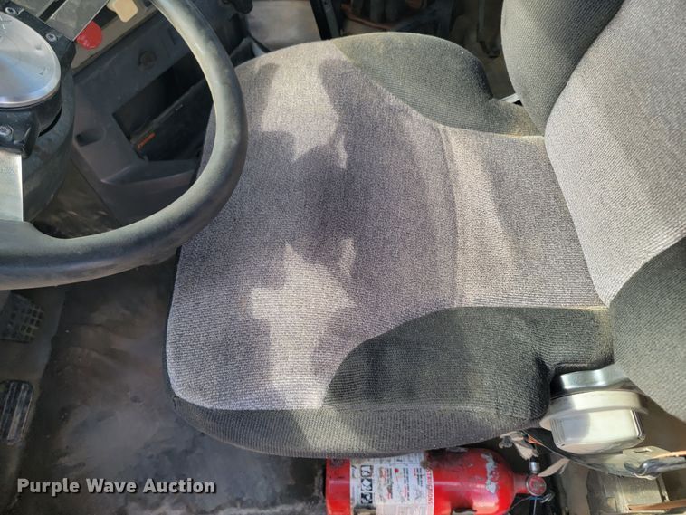 image for item LO9237 2010 Mack CHU613  semi truck