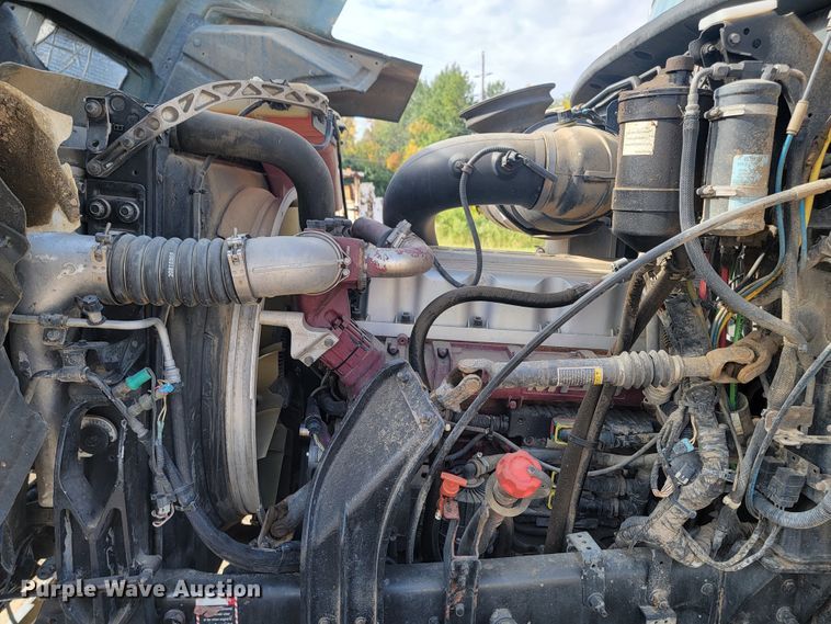 image for item LO9237 2010 Mack CHU613  semi truck