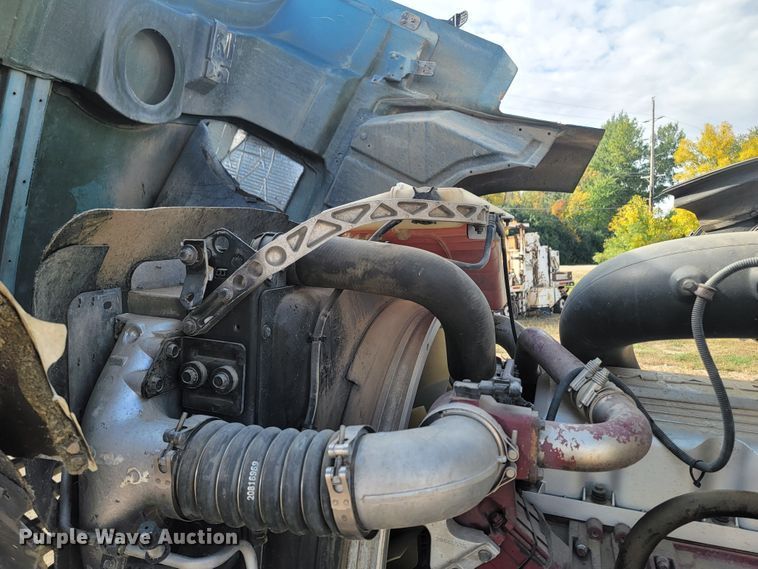 image for item LO9237 2010 Mack CHU613  semi truck