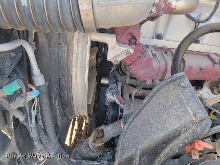 image for item LO9237 2010 Mack CHU613  semi truck