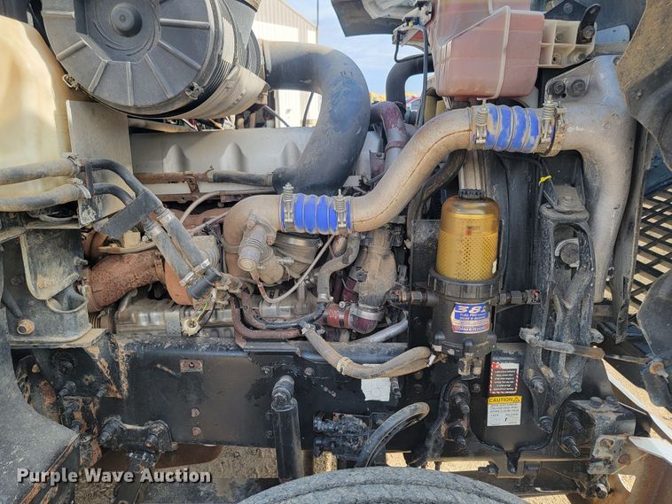 image for item LO9237 2010 Mack CHU613  semi truck